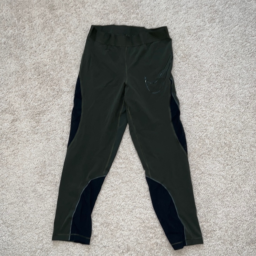 Nike hypercool forest green crop leggings with mesh sides size medium